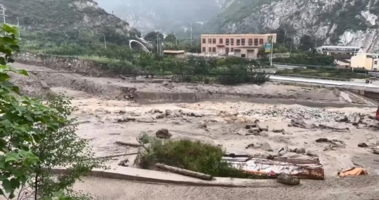 四川汶川山洪泥石流致失蹤人員搜救持續(xù) 遺體發(fā)現帶來家庭的失望與希望