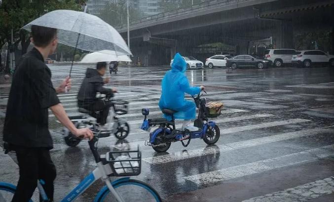 北京降雨過程持續(xù)，公眾需防范自然災(zāi)害