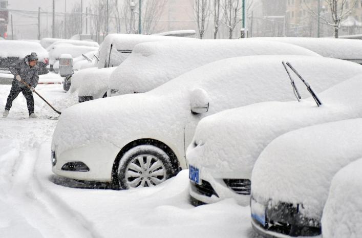 武漢市氣象臺發(fā)布暴雪黃色預(yù)警信號：專家呼吁加強(qiáng)各項(xiàng)防雪措施，保障市民安全