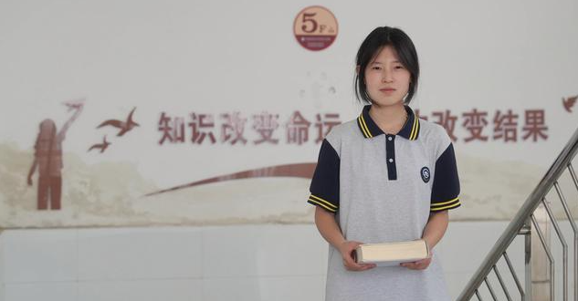 17歲女生姜萍全球數(shù)學(xué)競賽勇奪第12名，引發(fā)廣泛關(guān)注