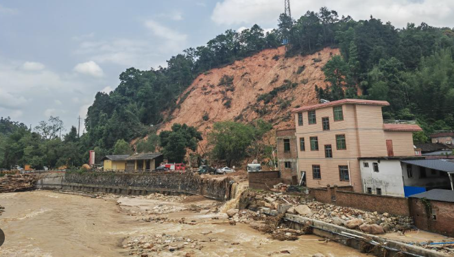 湖南新晃山體滑坡：8人失聯(lián)確認(rèn)遇難，350余人緊急搜救